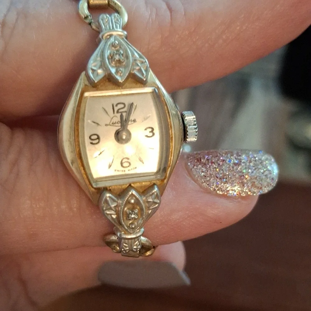 Lot Of 4 Ladies Watches. All Windup With Stretch Bands. *SEE DESCRIPTION*